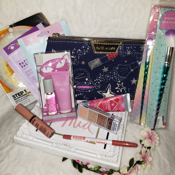 Estee Lauder Other - SOLD 11 ITEMS MUST HAVE ON THE GO